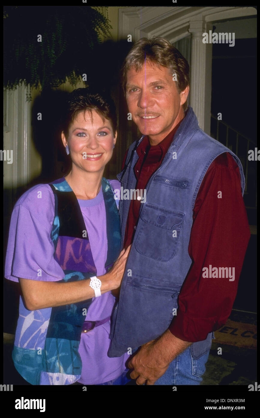 Hollywood, CA, EE.UU.; Actores DEE WALLACE Stone y su esposo Christopher Stone se muestran en una foto sin fecha. Crédito obligatorio: Kathy Hutchins/ZUMA Press. (©) Kathy Hutchins Foto de stock