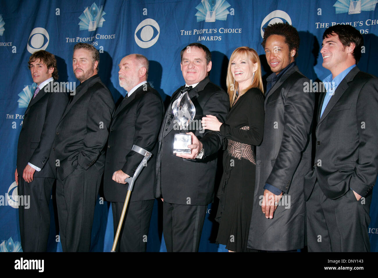 Jan 10, 2006; Los Ángeles, CA, EE.UU.; el elenco de CSI en la sala de  prensa en la 32ª Anual de People's Choice Awards celebrado en el Auditorio  Shrine de Los Angeles.