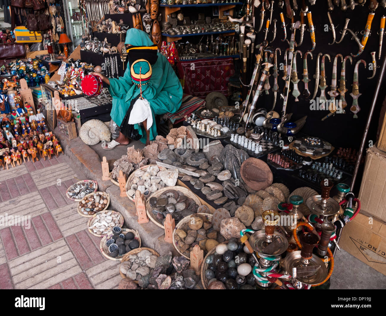 Chilaba Un Tradicional Mujer Vestido Largo Foto de stock y más banco de  imágenes de Chilaba - Chilaba, Marruecos, Vestido - iStock