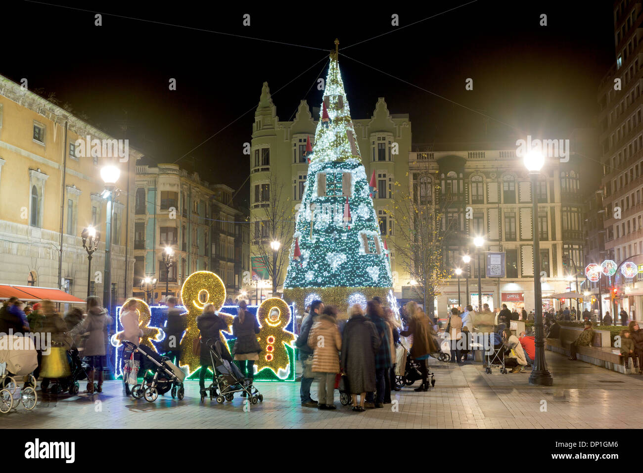 Gijón, Asturias, España. Las luces de Navidad en las calles Fotografía de  stock - Alamy