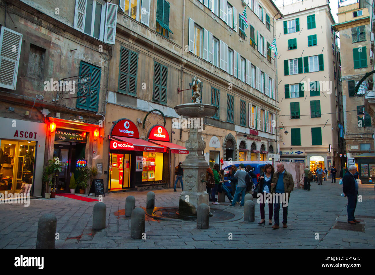 Plaza Campetto centro storico la ciudad vieja región de Liguria Génova Italia Europa Foto de stock