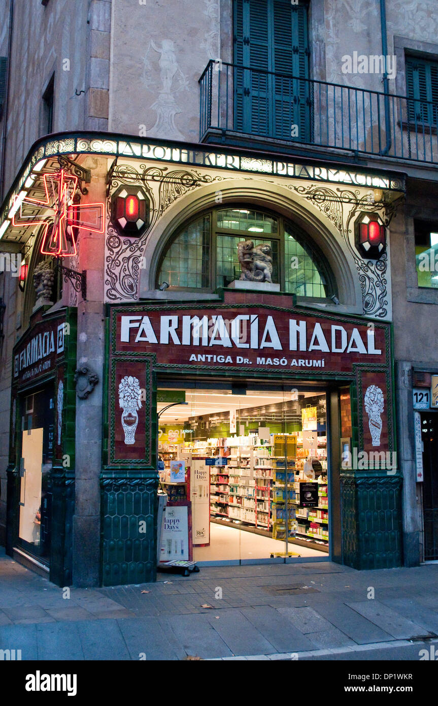 Farmacia Nadal, La Rambla, Barcelona, Cataluña, España Fotografía de stock  - Alamy