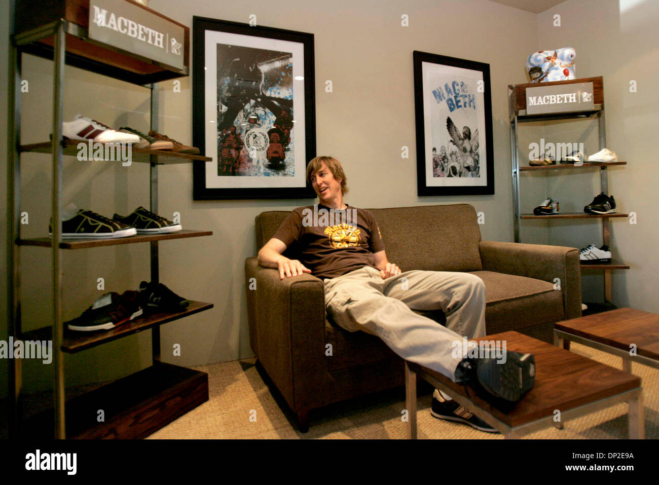 Mayo 31, 2006; Carlsbad, CA, EE.UU.; MACBETH calzado y ropa ATTICUS se  describen como un 