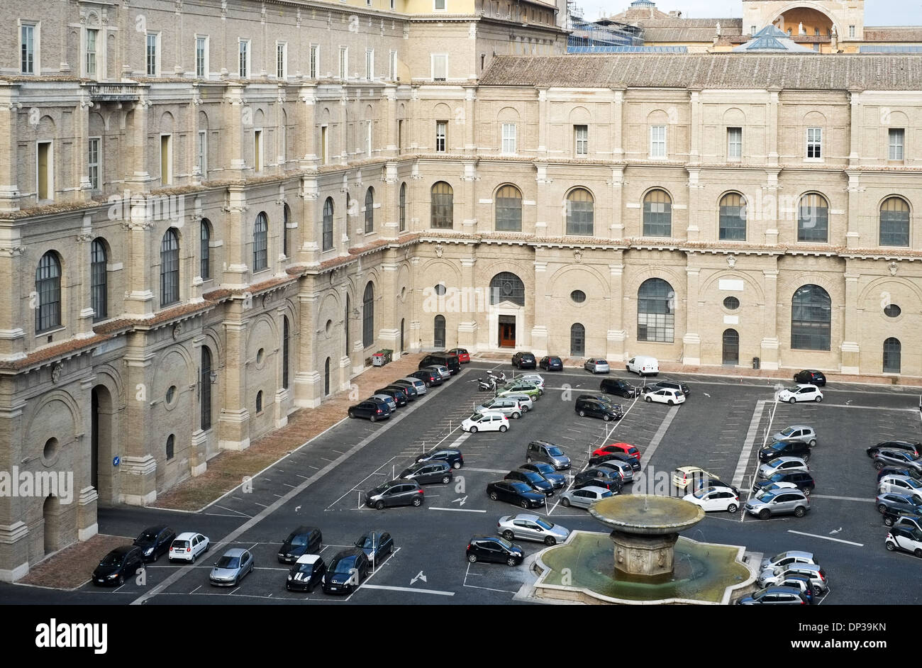 Vista al Patio del complejo de museos en el Vaticano, Roma, Italia Foto de stock