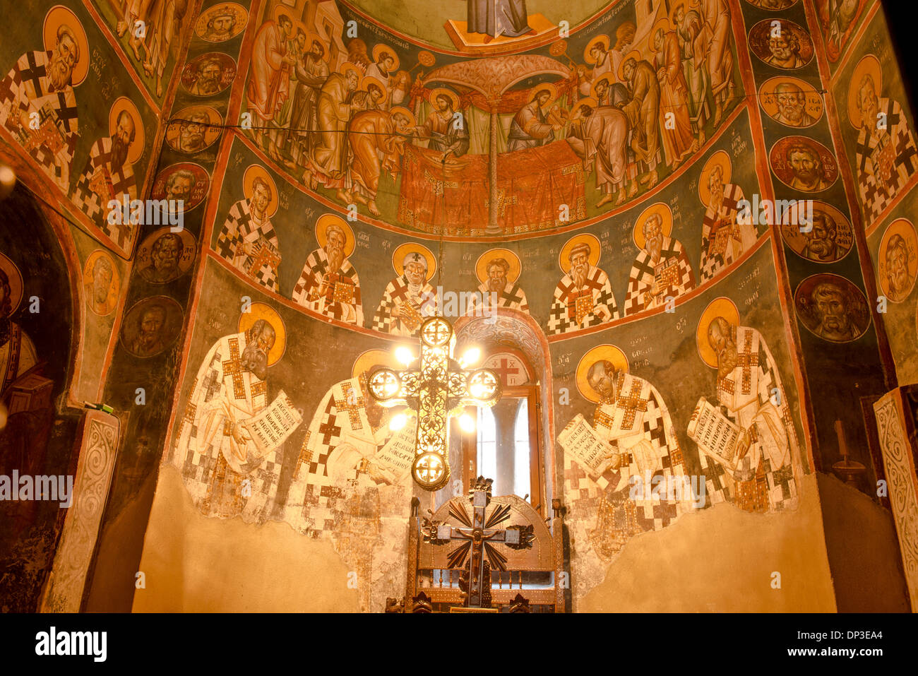 Frescos cruz iluminada por el sol de la Santa Madre de Dios Peribleptos Iglesia Macedonia Ohrid construido en 1295 ejemplos de frescos bizantinos mundo Foto de stock
