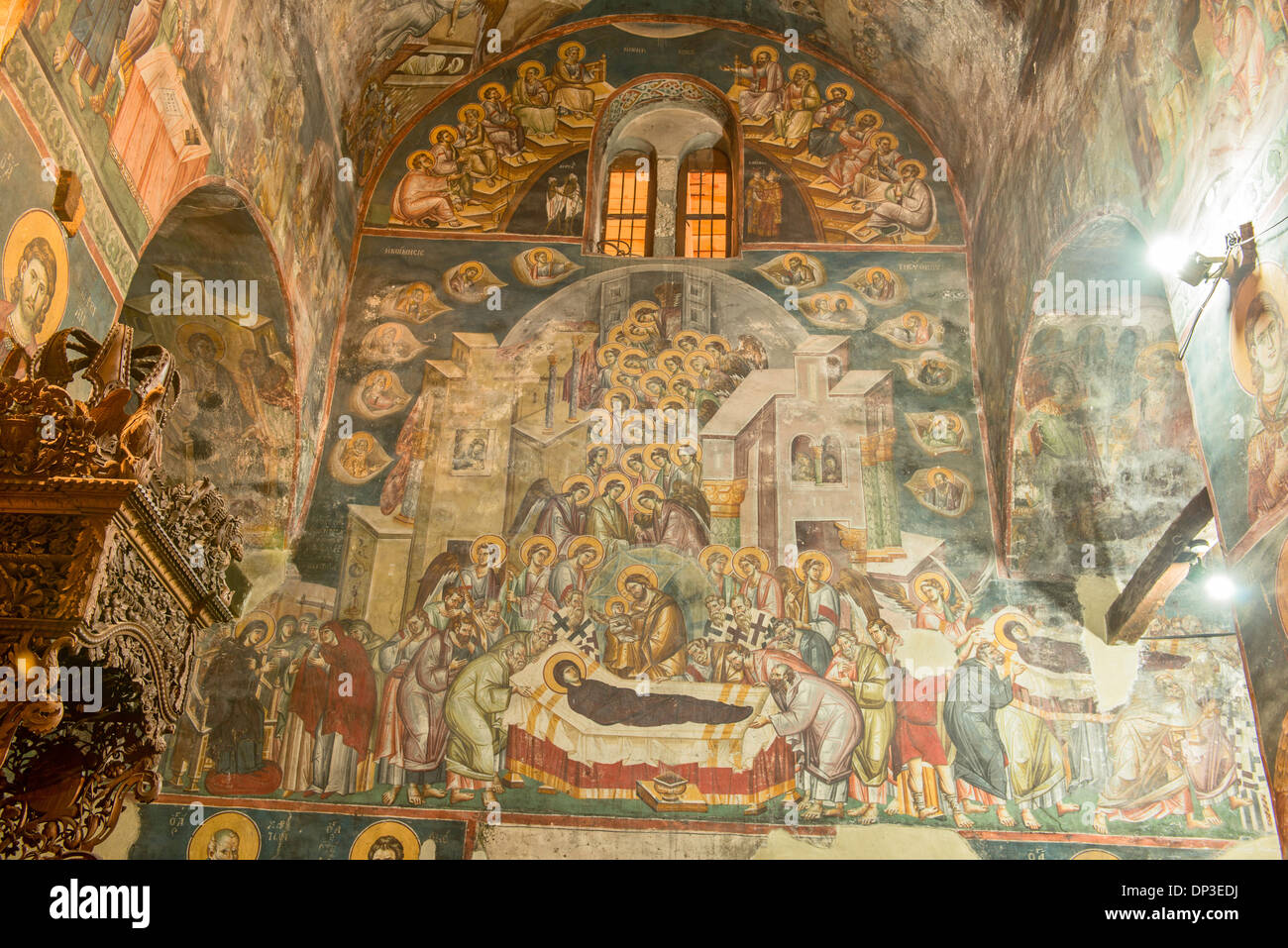 Frescos en las paredes de la iglesia Santa Madre de Dios Peribleptos Iglesia Macedonia Ohrid construido en 1295 ejemplos de frescos bizantinos Foto de stock