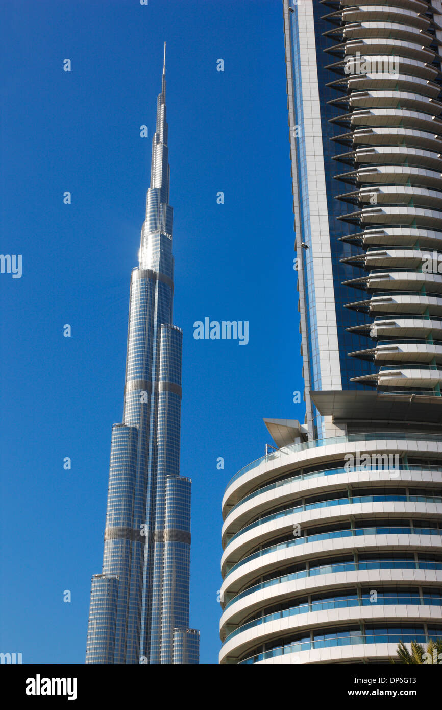 Burj Khalifa y Dirección hotel exterior Foto de stock