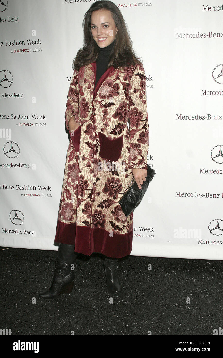 Oct 18, 2006; Los Ángeles, CA, EE.UU., la actriz ERIN CAHILL en el Mercedes Benz la Fashion Week el día 4 se celebró en Smashbox Studios. Crédito: Foto obligatoria por Paul Fenton/ZUMA KPA.. (©) Copyright 2006 por Paul Fenton Foto de stock