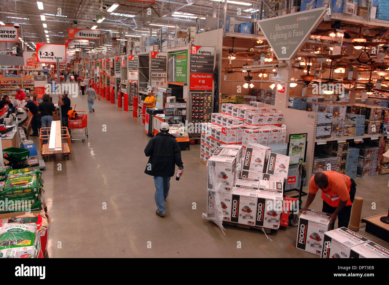 The Home Depot Interior Imágenes De Stock & The Home Depot Interior