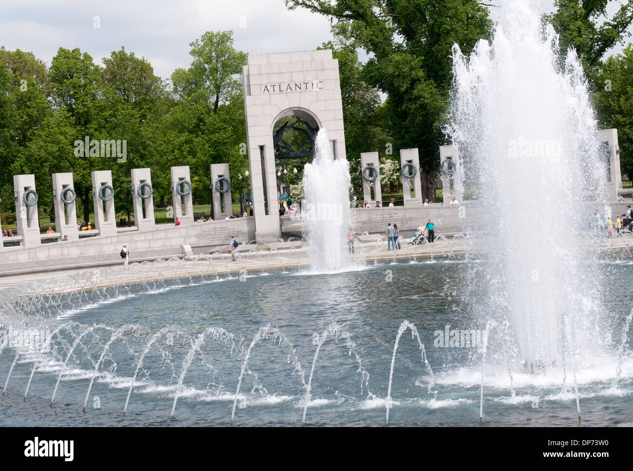 Fuentes en el mundo Nacional Wat II Memorial en Washington DC, EE.UU. Foto de stock