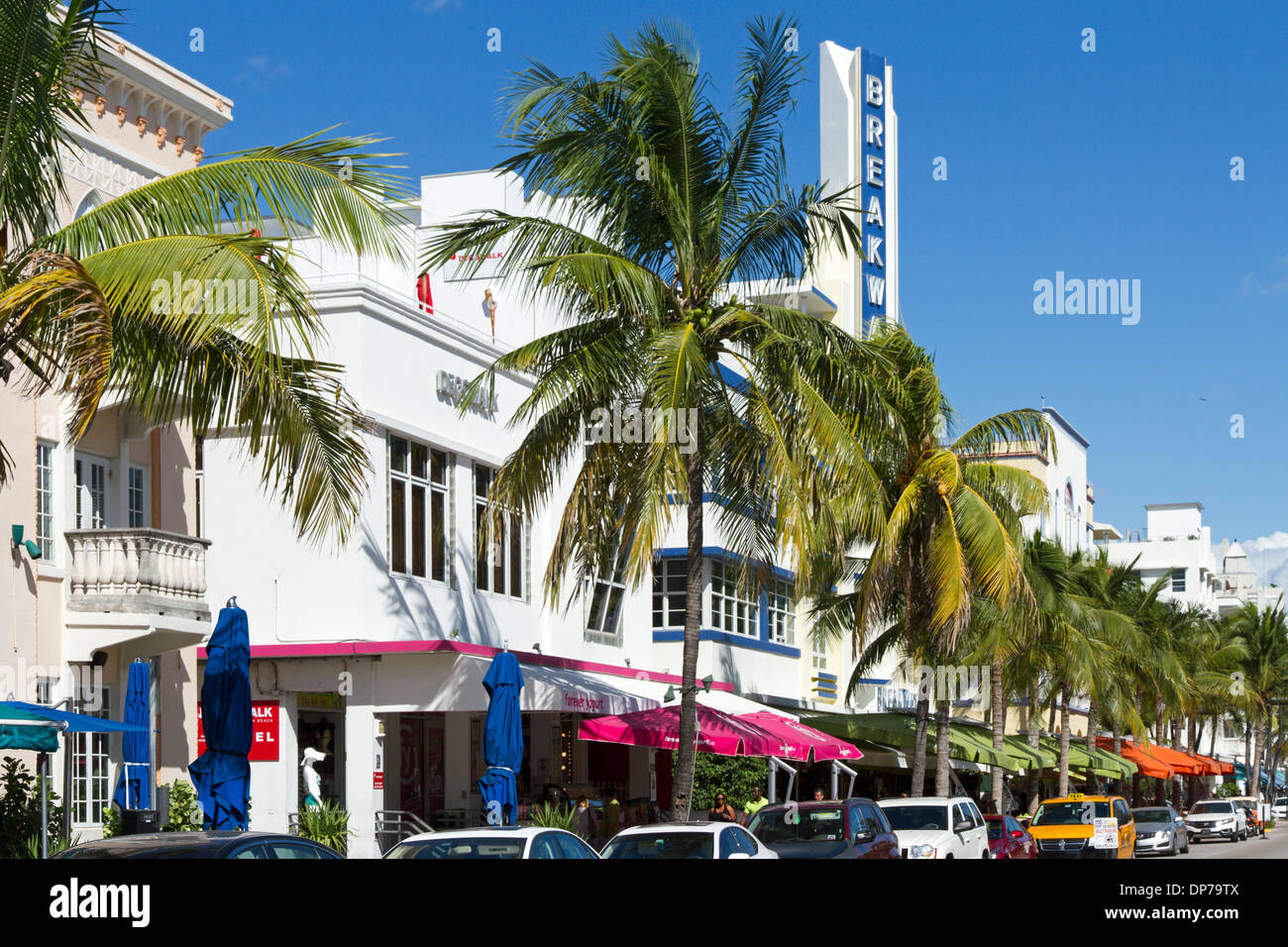 Hoteles y restaurantes a lo largo de Ocean Drive de Miami Foto de stock