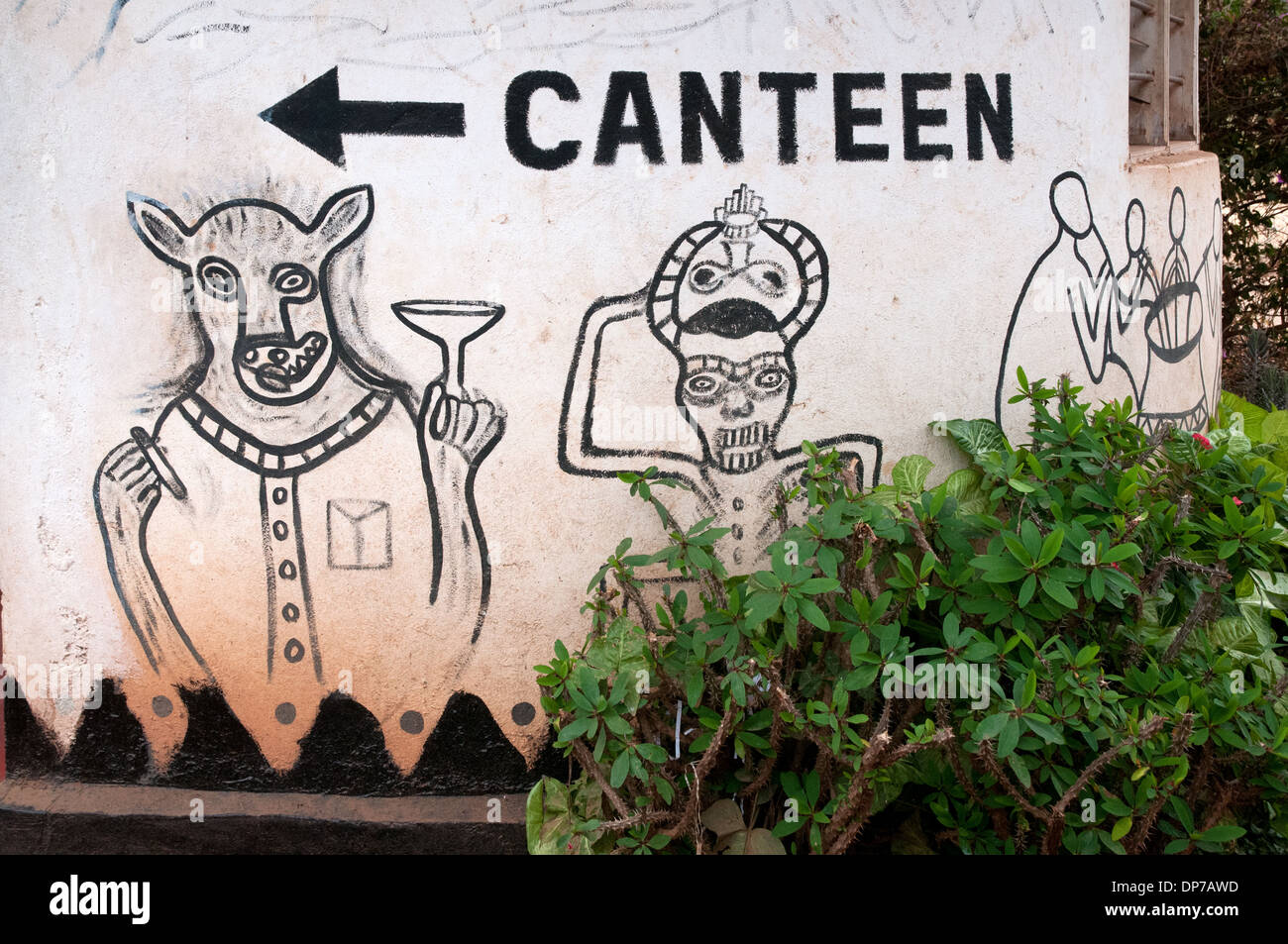 Trabajo de arte africano imaginativos dibujos y graffiti en el lado carretera duka parada turística comercial justo al norte de Namanga Kenya África Foto de stock