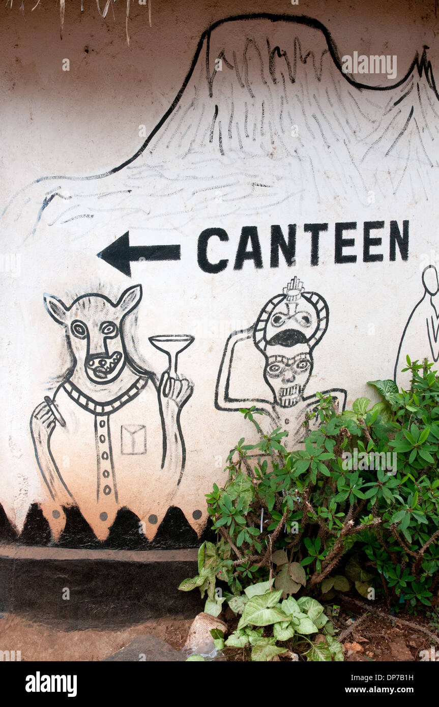 Trabajo de arte africano imaginativos dibujos y graffiti en el lado carretera duka parada turística comercial justo al norte de Namanga Kenya África Foto de stock