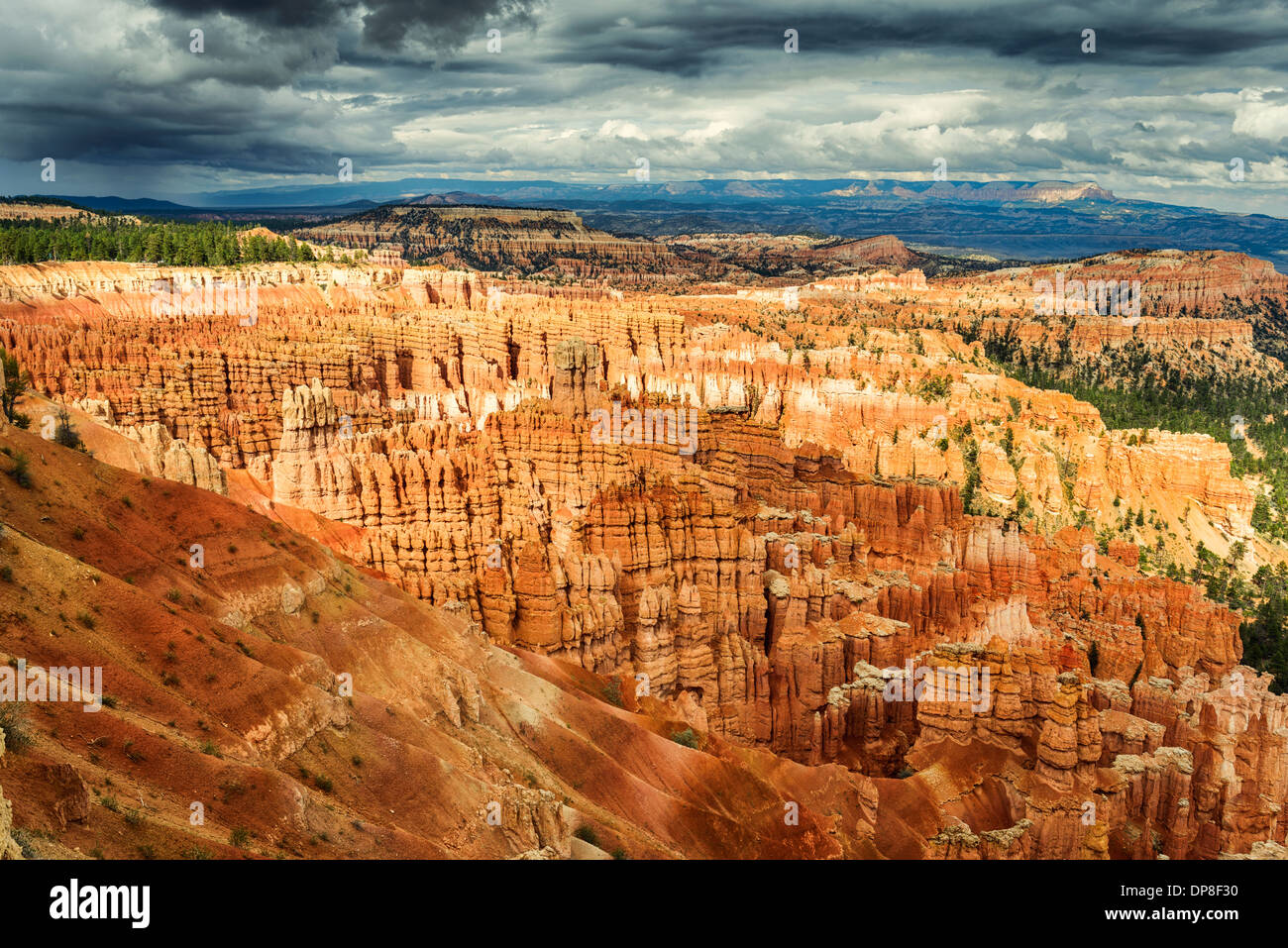 Paisaje rocoso con hoodoos,Bryce Canyon, Utah, EE.UU. Foto de stock
