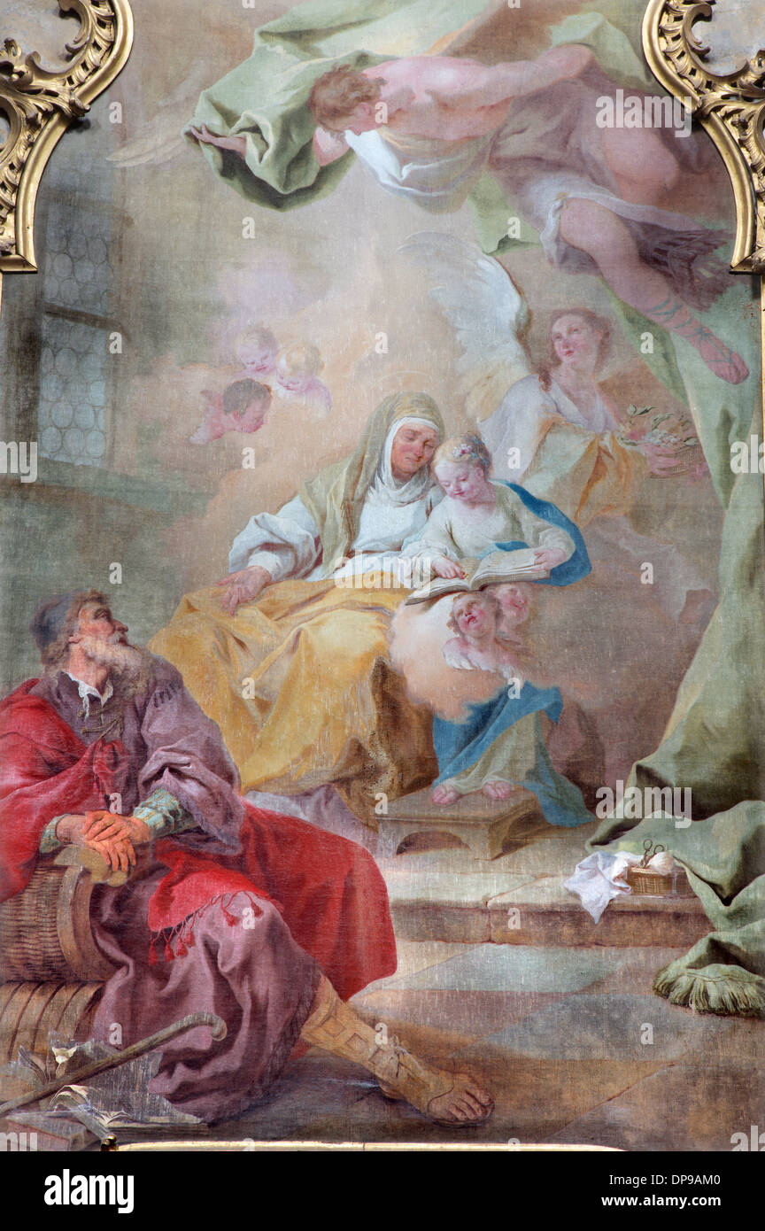 Jasov - Barroco altar lateral y pintura de Santa Ana y la Virgen María Foto de stock
