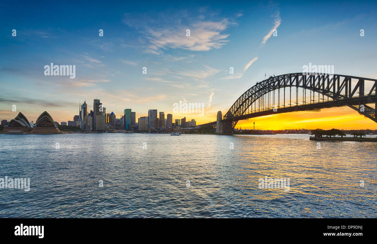 Y Sydney Sydney Harbour Bridge at Sunset, Australia Foto de stock