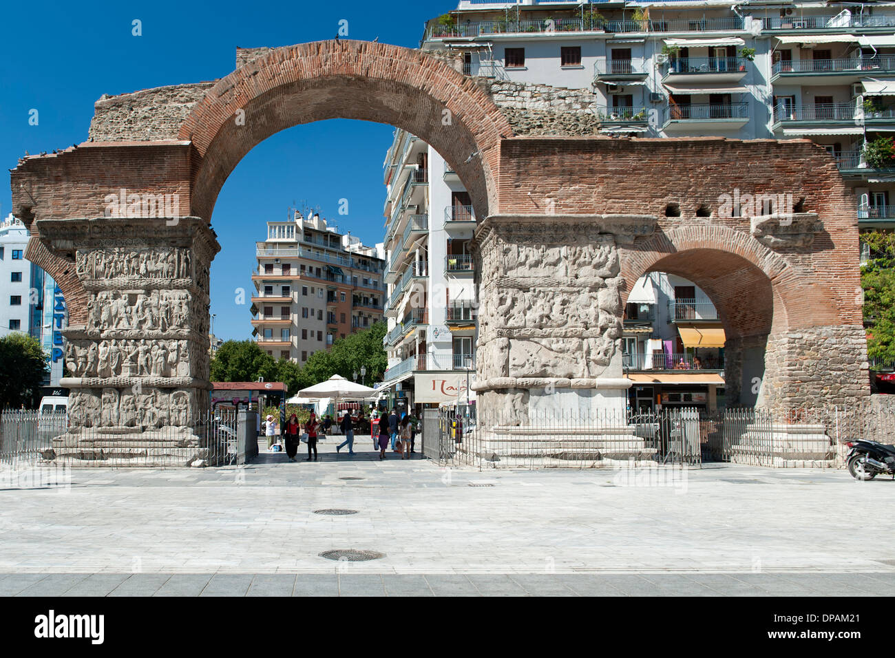 El Arco de Galerio (aka Kamara), un monumento del siglo cuarto, en Tesalónica, Grecia. Foto de stock