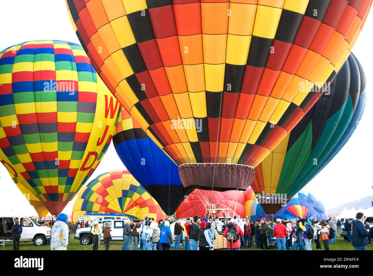Multitud y globos aerostáticos, Albuquerque International Balloon Fiesta,  Albuquerque, Nuevo México, EE.UU Fotografía de stock - Alamy