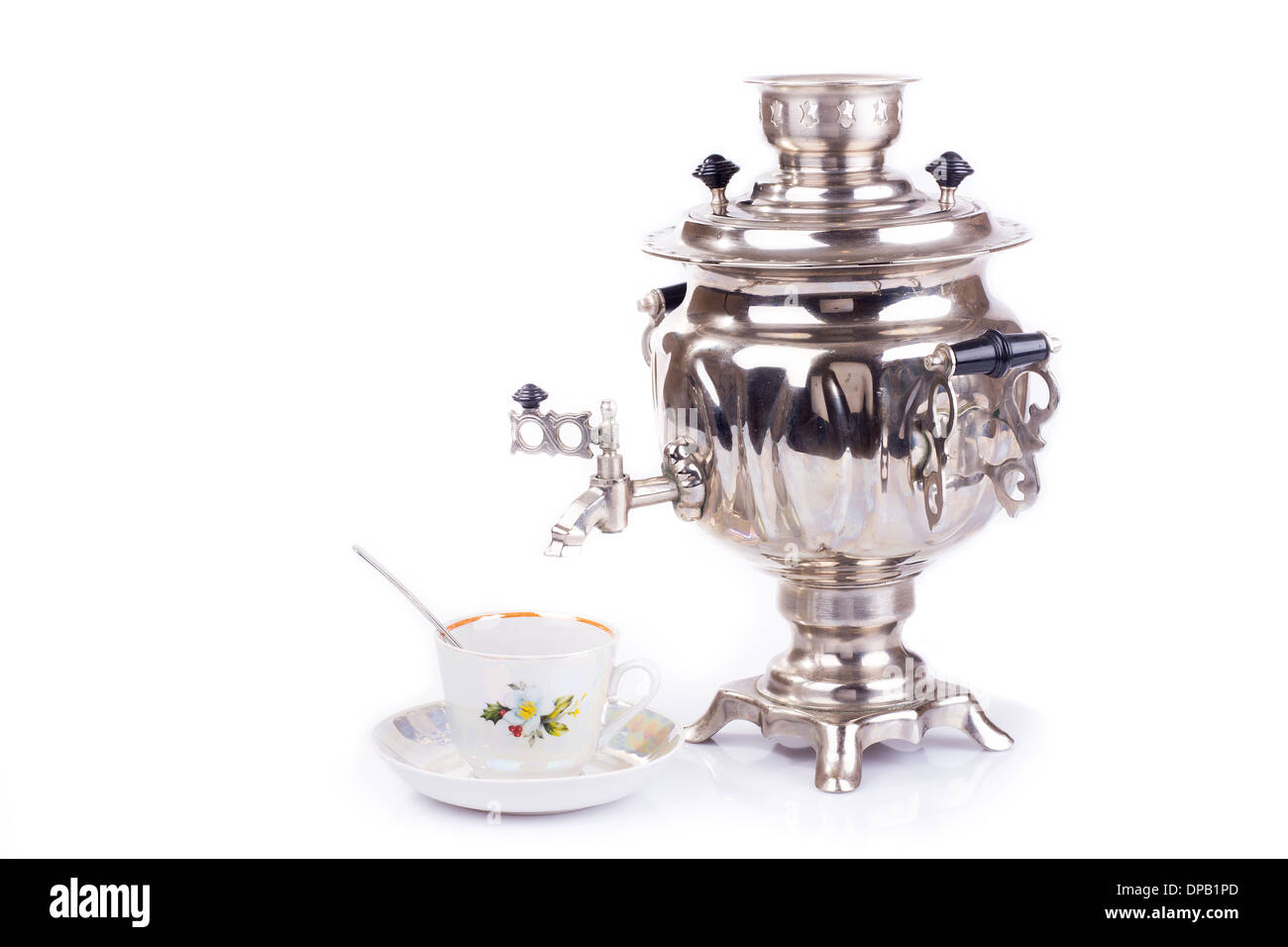 Tetera turca tradicional, el samovar y vasos de té Fotografía de stock -  Alamy