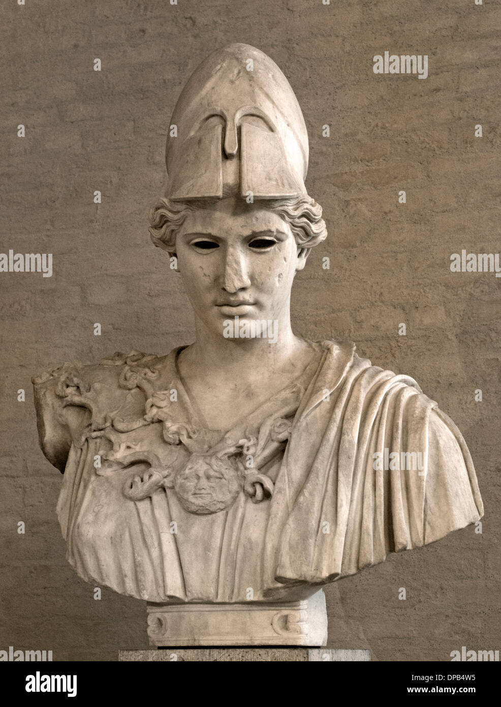 Atenea Diosa griega de la sabiduría y de la guerra copia romana tras la estatua de mármol Kresilas 430 A.C. Foto de stock