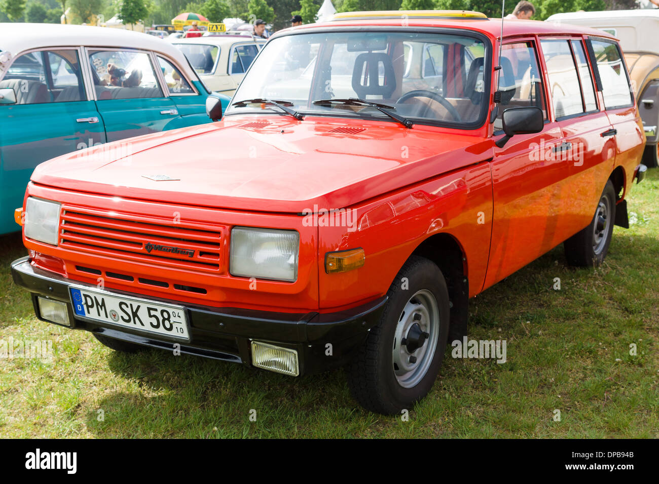 Alemán coche familiar mediana, 5 puertas break, Warburg 353 Fotografía
