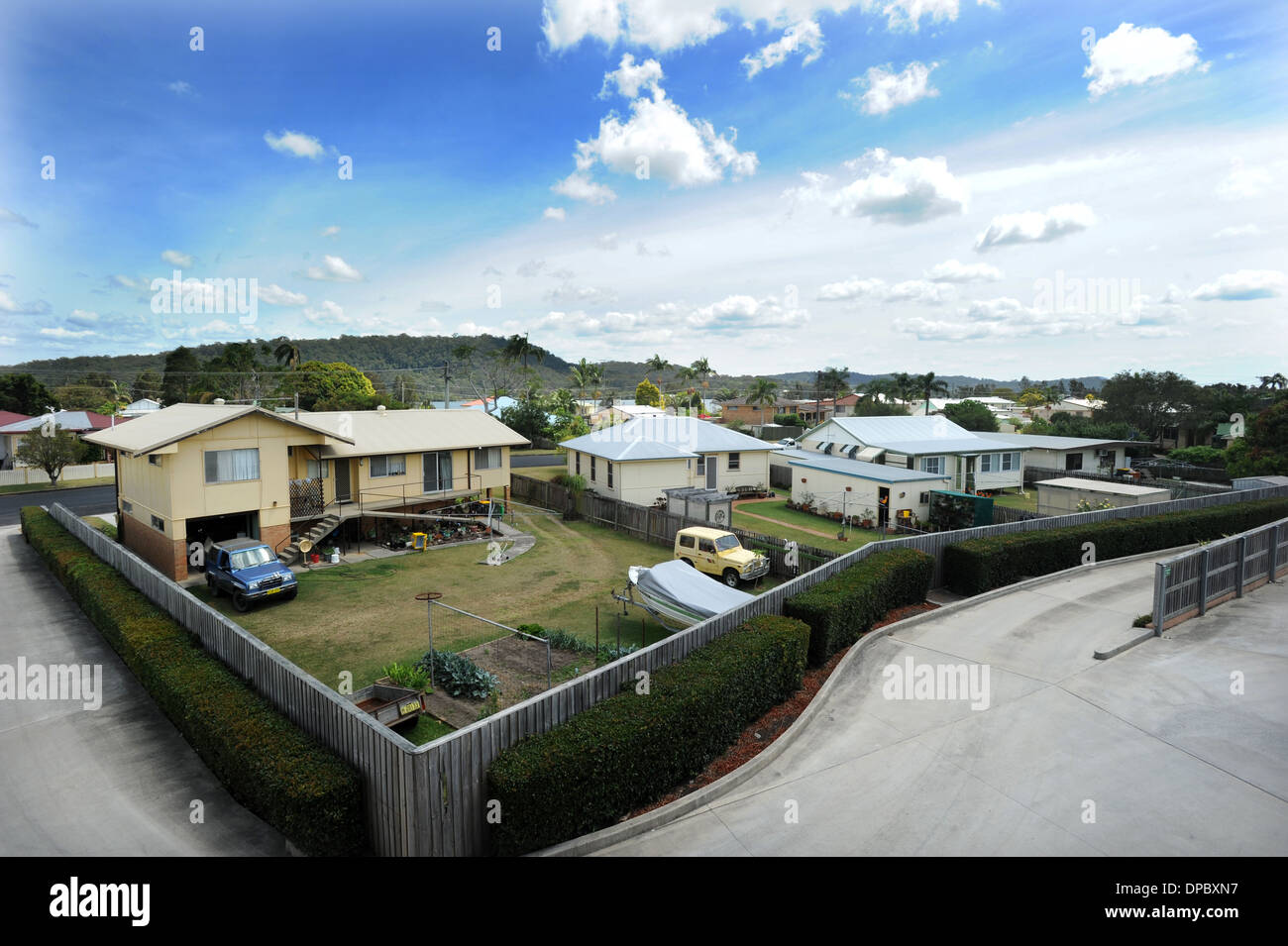 Ciudad de la costa norte de NSW Maclean Australia suburbios casas terrenos vida ciudades de arquitectura Foto de stock