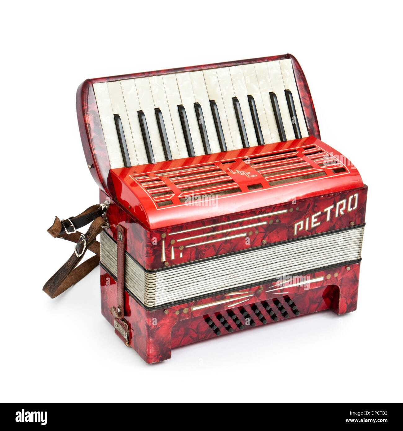 Vintage rojo 24-bass piano acordeón hecha por Pietro en Castelfidardo,  Italia Fotografía de stock - Alamy