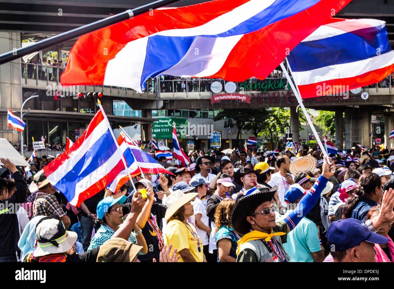 Bangkok, Tailandia. 13 ene, 2014. Los manifestantes Anti-Government en Silom, en una popular zona turística en Bangkok, Tailandia. Crédito: dbimages/Alamy Live News Foto de stock