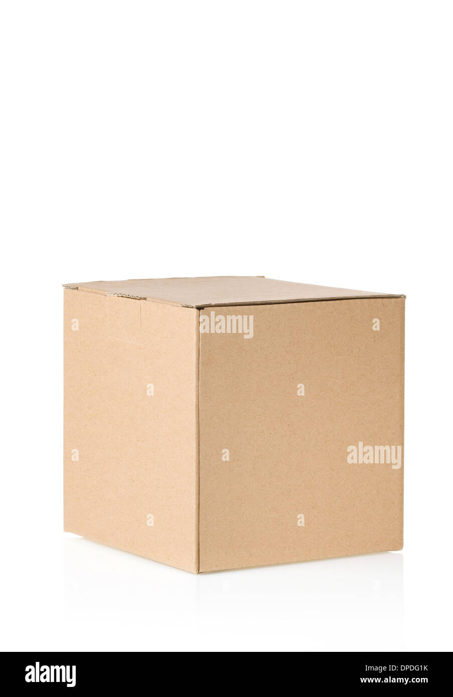 Caja de cartón aislado sobre fondo blanco. Foto de stock