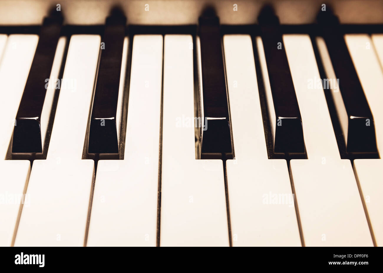 Detalles de Piano, teclas de sólo blanco y negro Fotografía de stock - Alamy