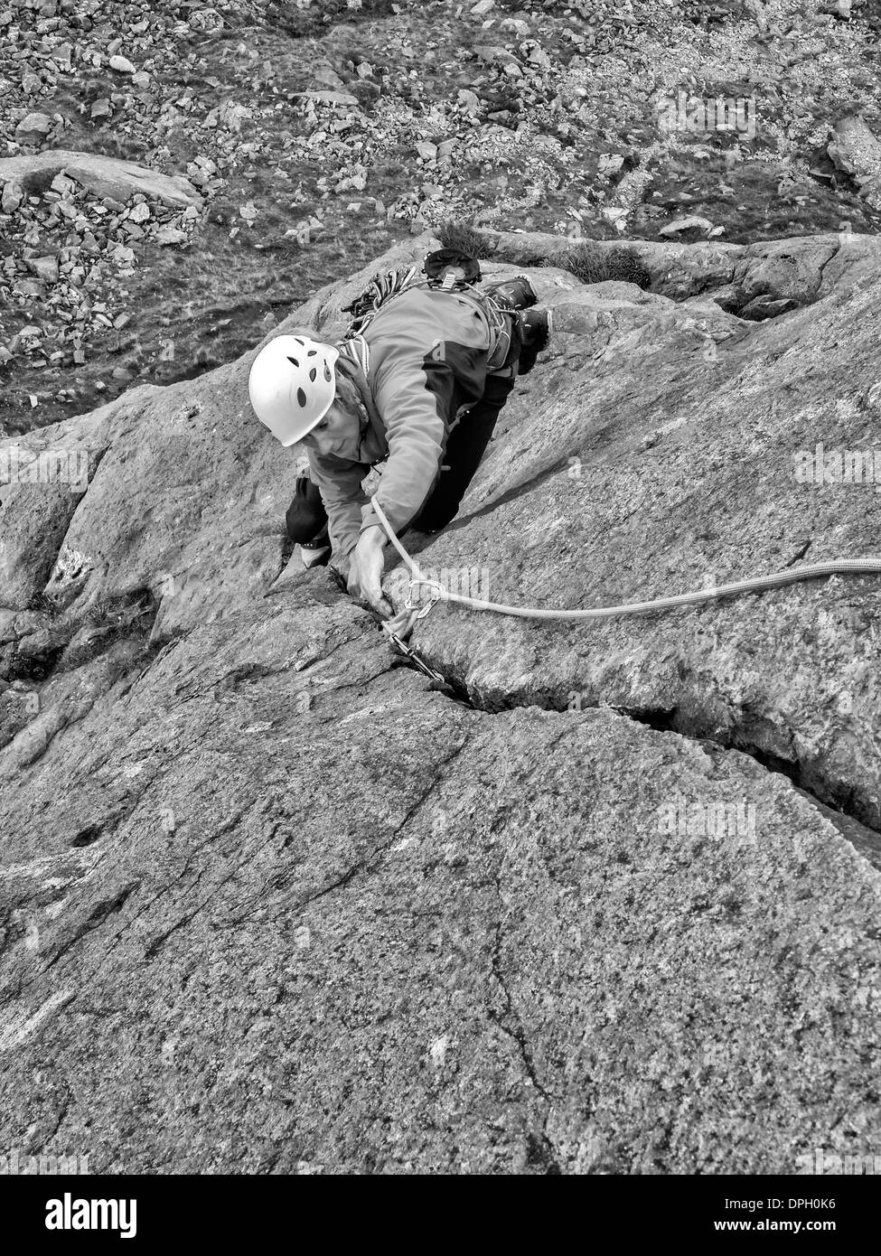 Un escalador en la cadena Dinas Mot Foto de stock