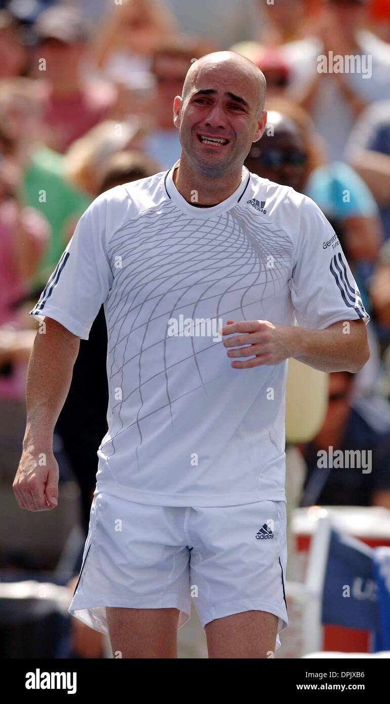 Septiembre 3, 2006 - K49566AR.US Open Day 7..Andre Agassi pierde en la tercera ronda a Benjamin Becker en su último US Open apariencia..Flushing Meadow, Queens, Nueva York..09-03-2006. Andrea Renault / 2006(Crédito Imagen: © Globe Photos/ZUMAPRESS.com) Foto de stock