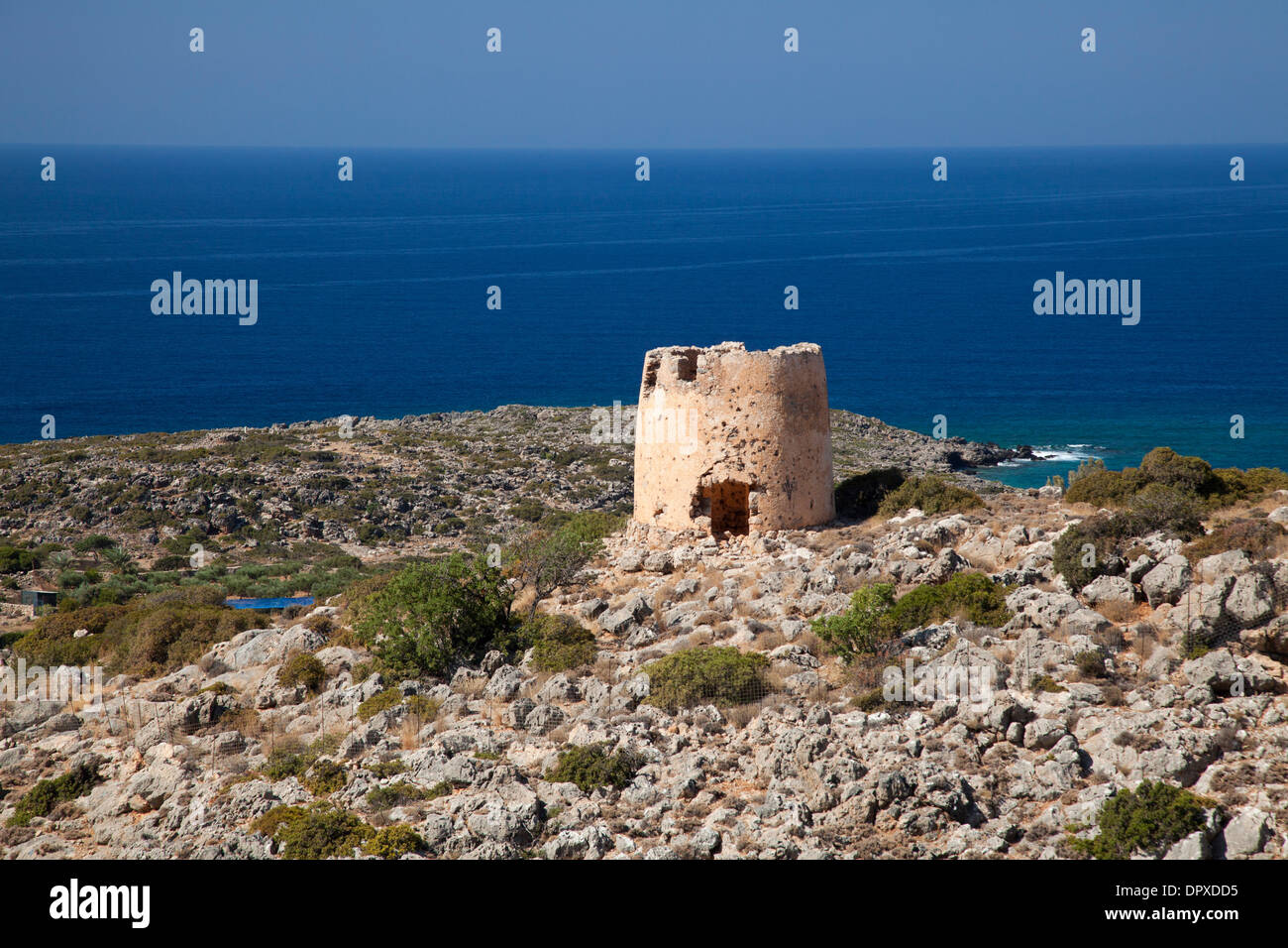 Antigua torre vigía cerca de Loutro veneciano, la región de Sfakia, Creta, Grecia. Foto de stock