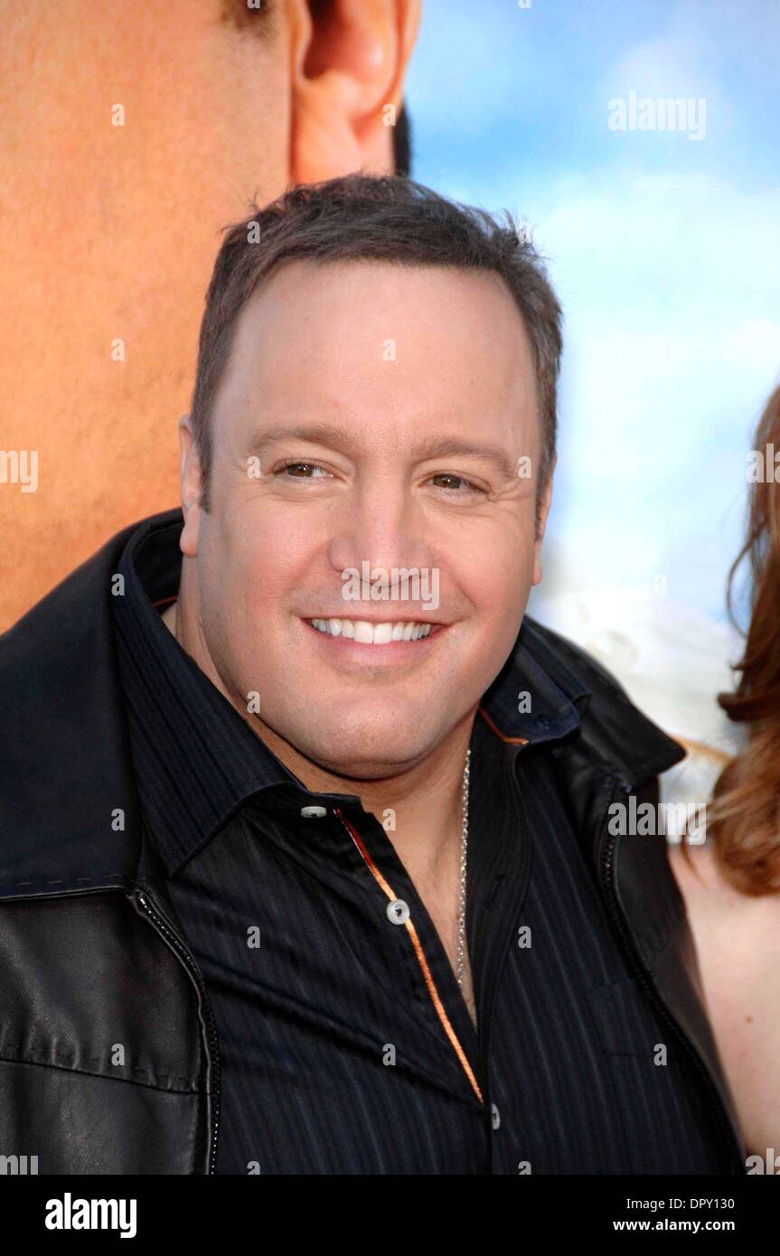 Kevin James en el estreno de la nueva película de Columbia Pictures, Paul  Blart: Mall Cop celebrada en el Mann Village Theater, el 10 de enero de  2009, en Los Angeles..Foto: Michael