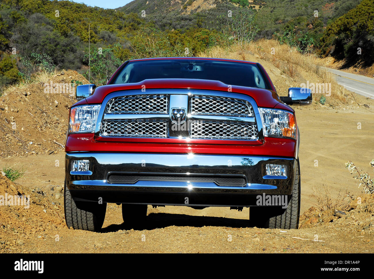 Dec 09, 2008 - Los Angeles, California, EE.UU. - El nuevo 2009 Dodge Ram  Pickup, el Hemi Crew Cab Laramie, rompe con la competencia con la  innovación que trae la camioneta Ram