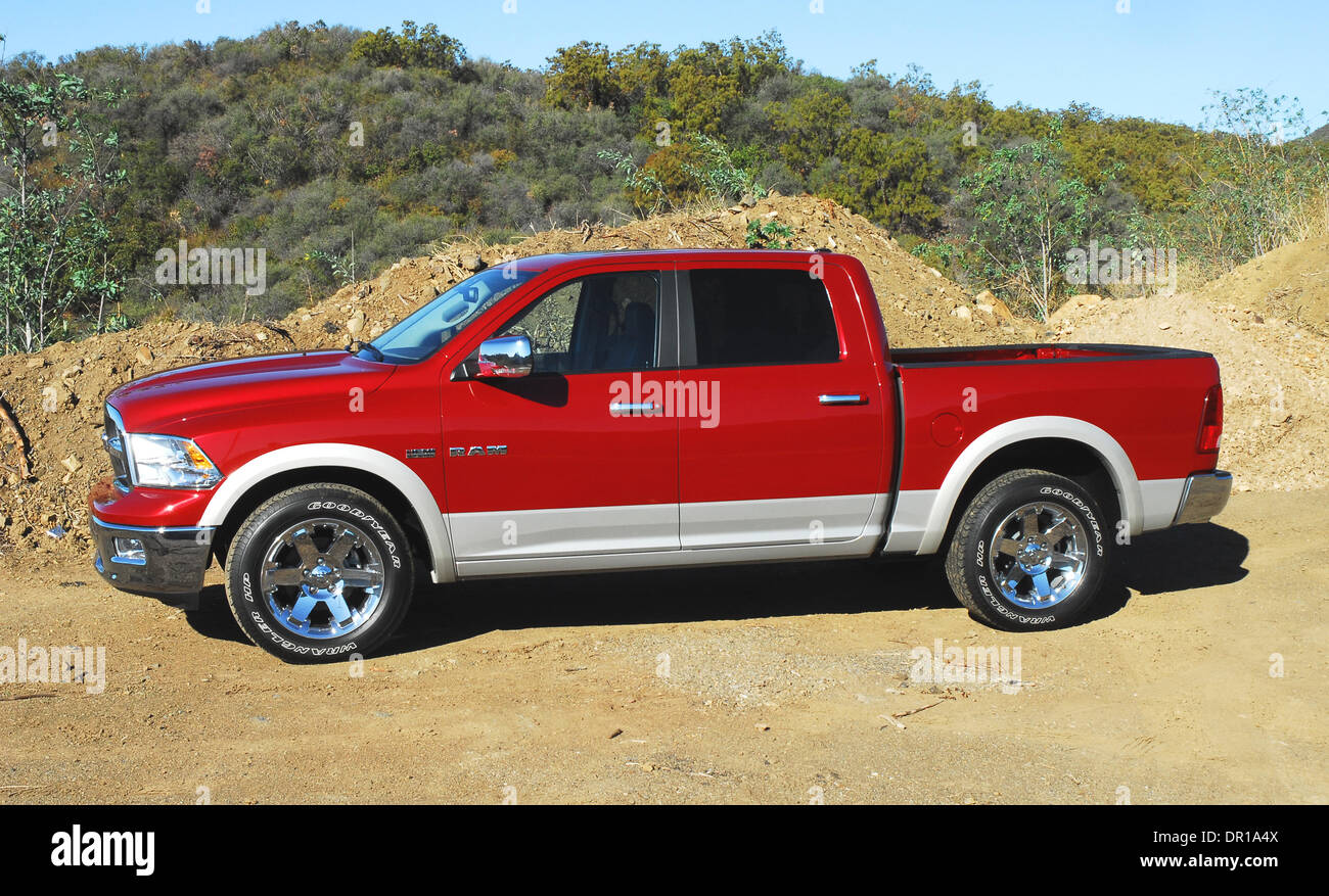 Dec 09, 2008 - Los Angeles, California, EE.UU. - El nuevo 2009 Dodge Ram  Pickup, el Hemi Crew Cab Laramie, rompe con la competencia con la  innovación que trae la camioneta Ram