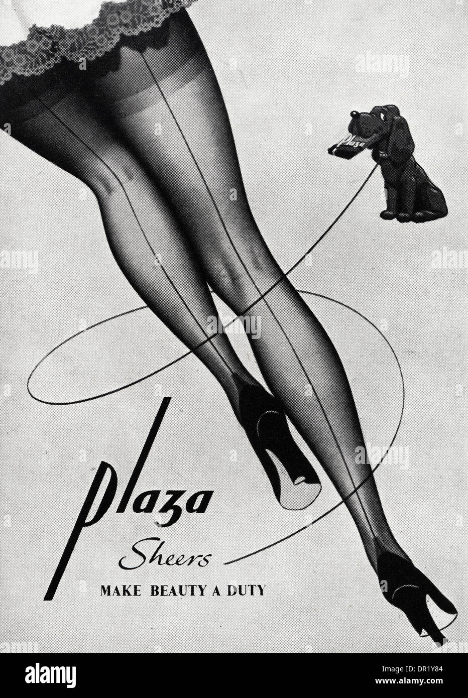 1950 Publicidad publicidad PLAZA medias. Anuncio en revista de moda mujer circa 1952. Foto de stock