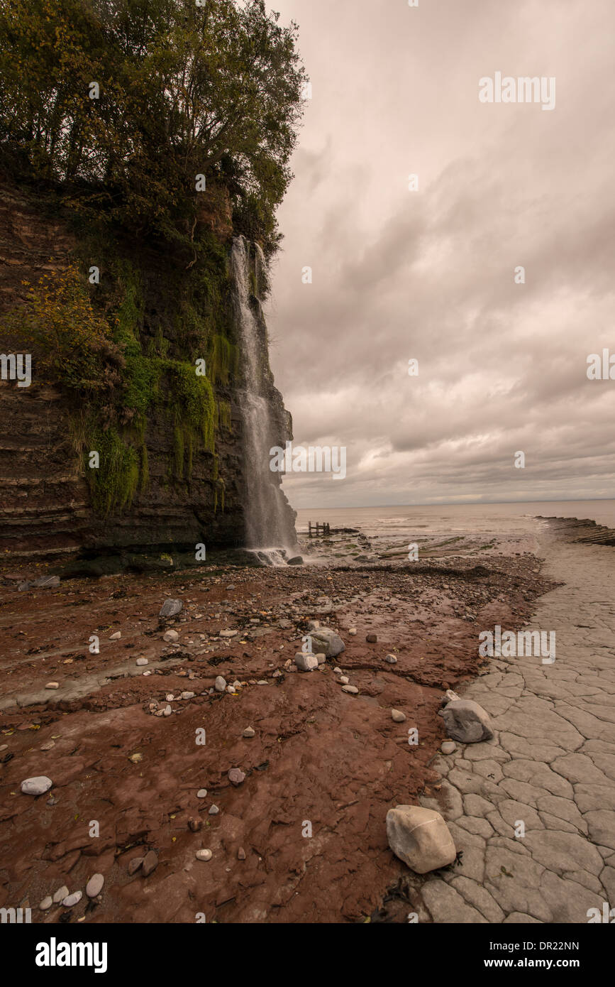 Somerset caída de agua bajo un cielo gris Foto de stock