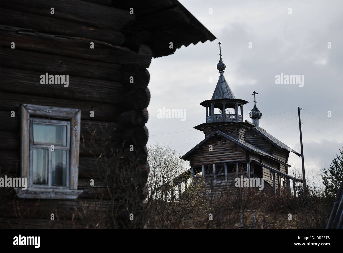 Ortodoxa Iglesia de madera en la aldea de Manga, Karelia, Rusia Foto de stock