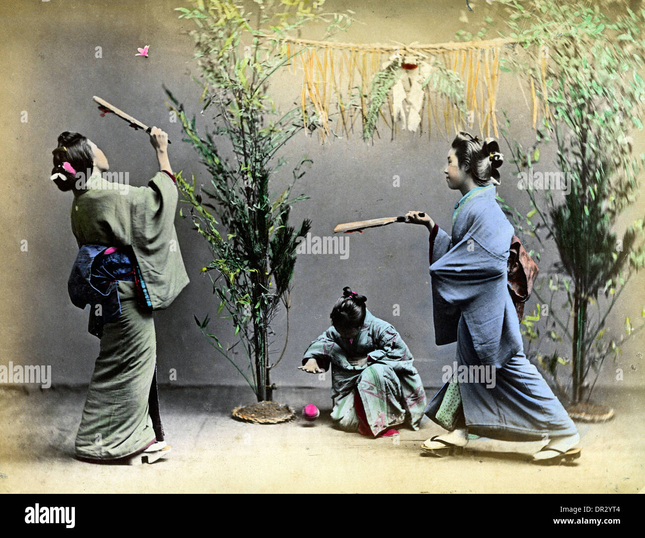 Chicas Japonesas Jugar Juegos De Ano Nuevo Foto Imagen De Stock
