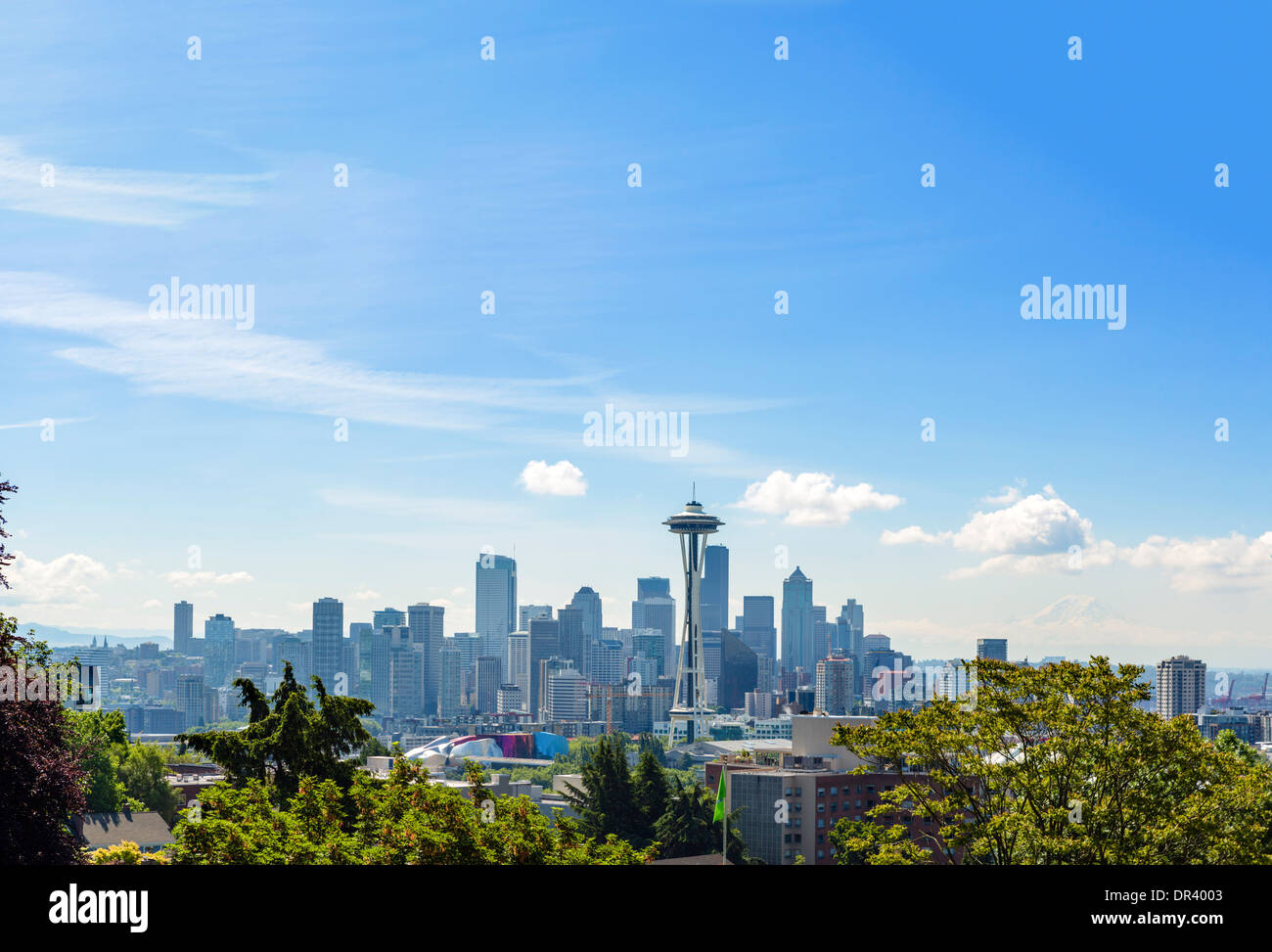 El horizonte de la ciudad desde el Parque Kerry, Seattle, Washington, EE.UU. Foto de stock