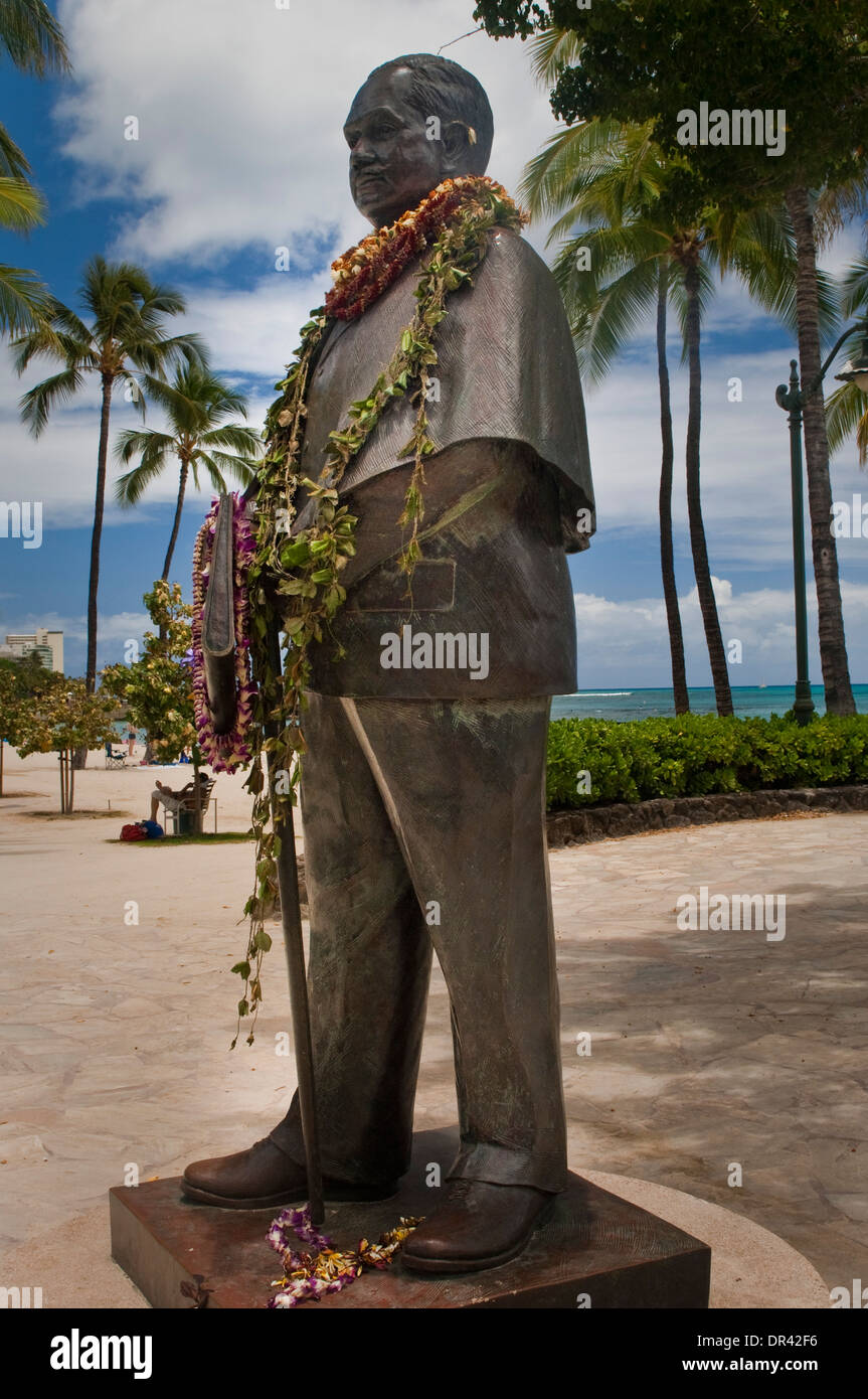 Estatua de Prince Kuhio, Kuhio Beach Park, la playa de Waikiki, Honolulu, Oahu, Hawaii Foto de stock