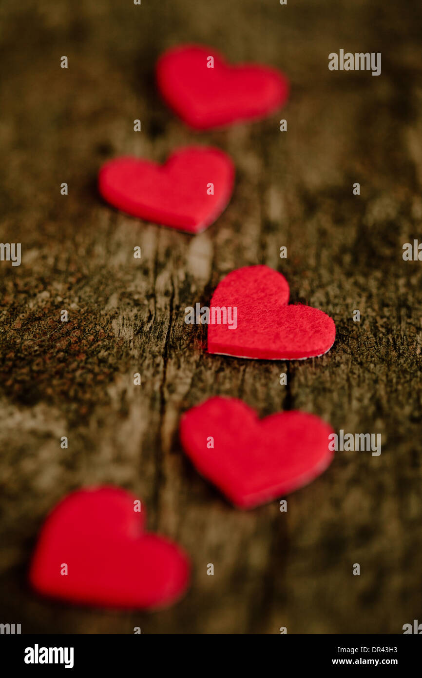 Corazones rojos pegatinas textura, fondo blanco Fotografía de stock - Alamy