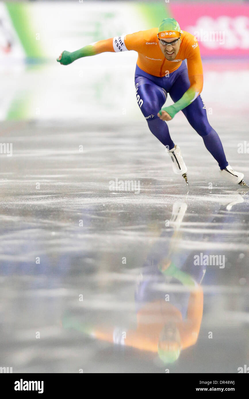 Nagano, Japón. 18 ene, 2014. Kjeld Nuis (NED) Patinaje de Velocidad : Kjeld  Nuis de Holanda patines en los hombres 500m del evento durante la DAA  Sprint campeonato mundial de patinaje de