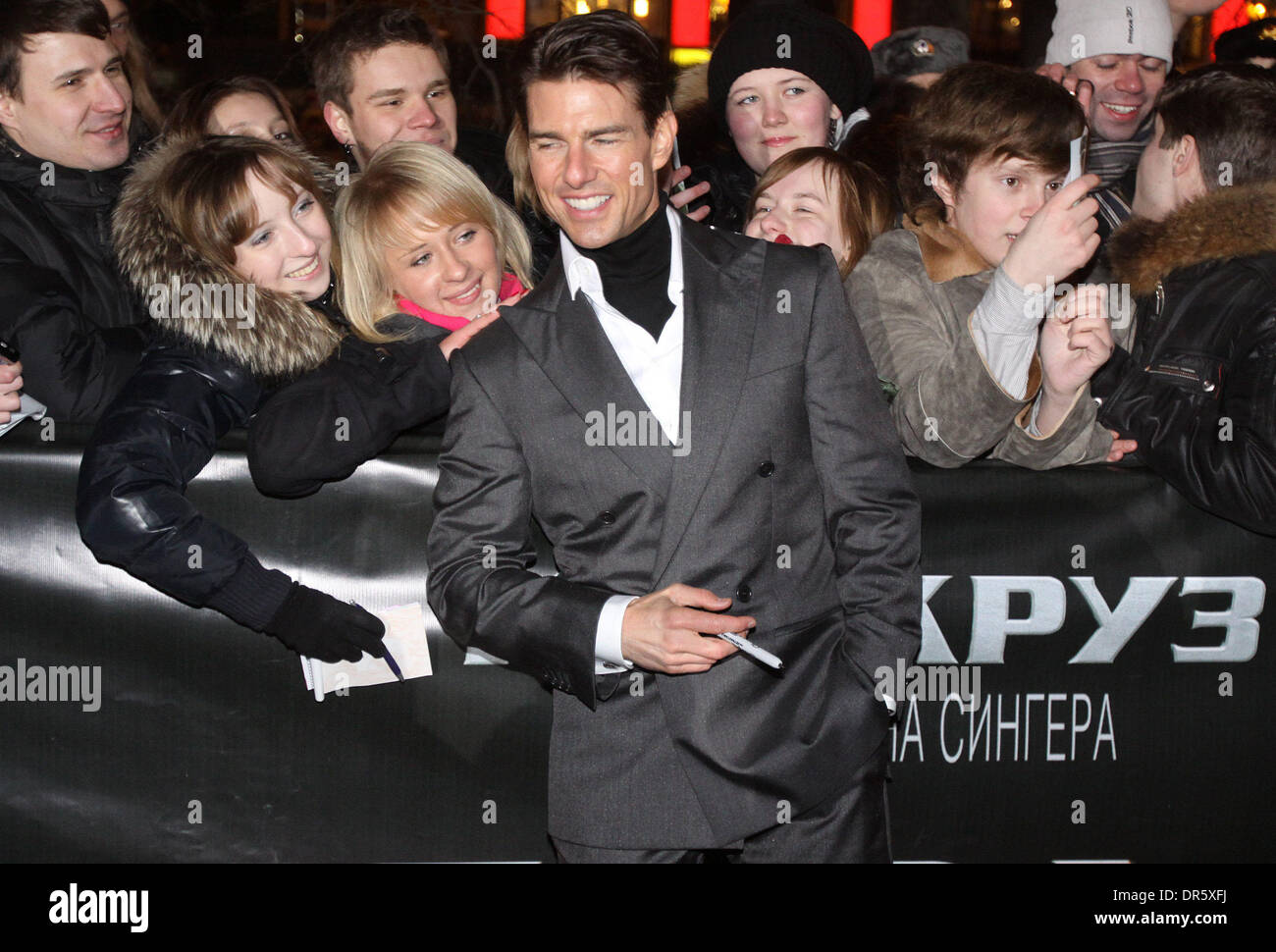 jan-26-2009-moscu-rusia-el-actor-tom-cruise-con-los-fans-rusos-en-la-valquiria-estreno-en-moscu-cine-pushkinsky-en-el-centro-de-moscu-credito-de-la-imagen-photoxpress-zuma-press-restricciones-derechos-de-america-del-norte-y-del-sur-solo-dr5xfj.jpg