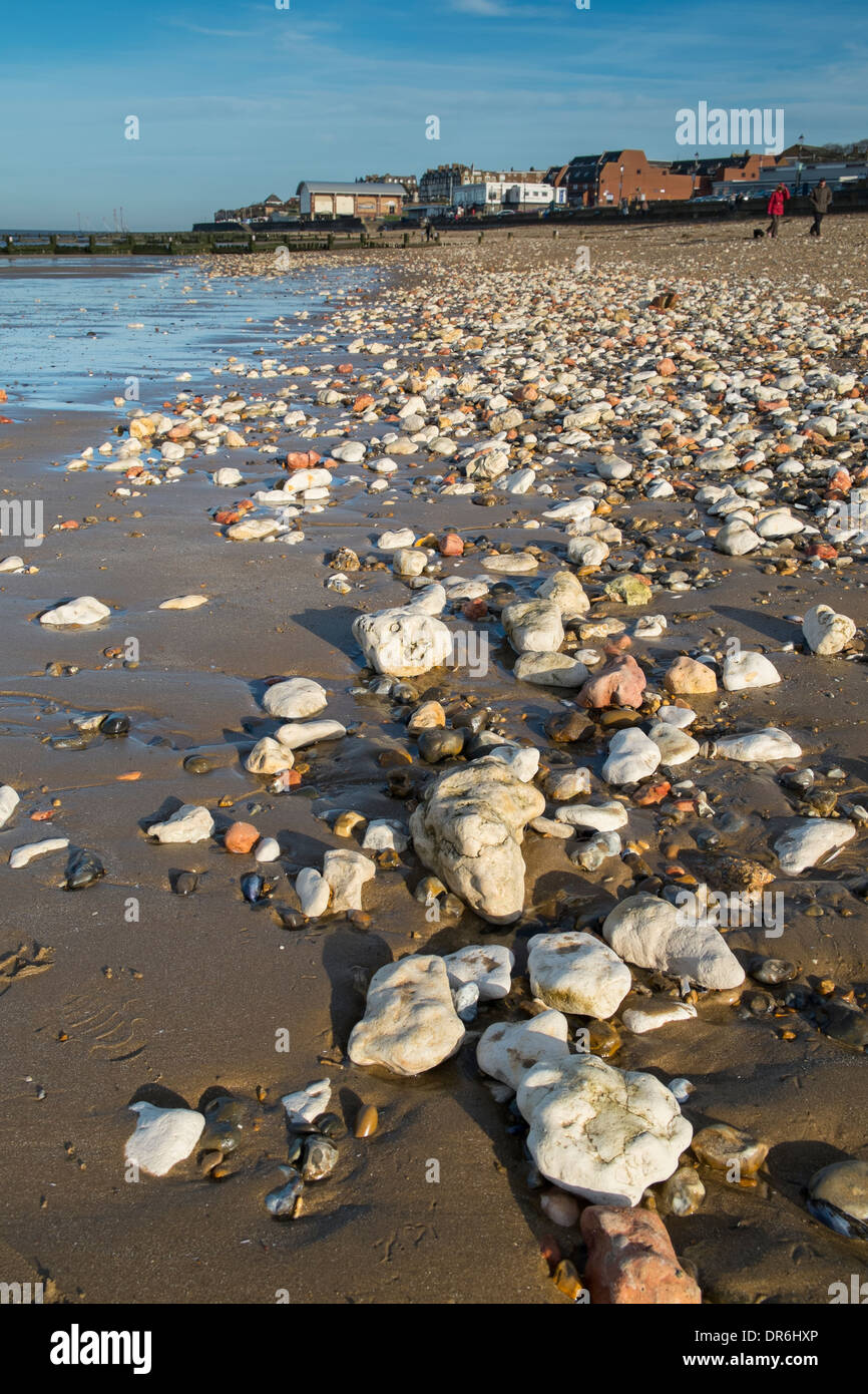 En Hunstanton Ferriby Chalk boulders beach. Foto de stock