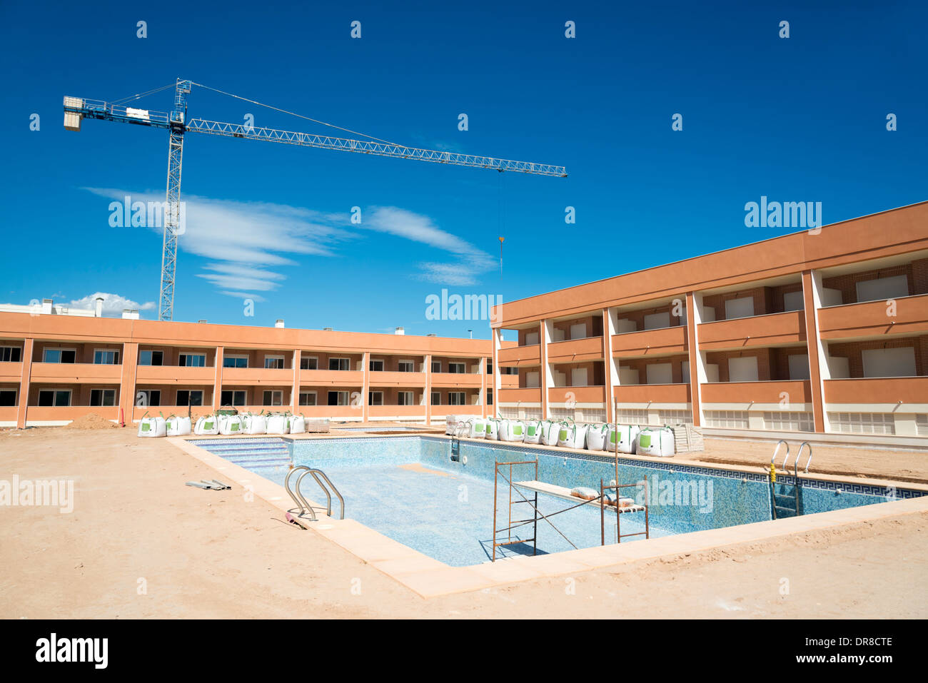 Propiedad inacabada en construcción en la ciudad nueva de Gran Alacant cerca de Alicante, Costa Blanca, España Foto de stock