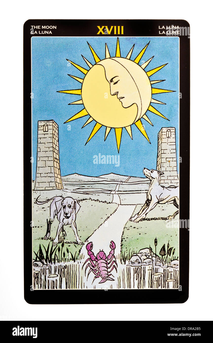 Carta del tarot la luna Fotografía de stock Alamy