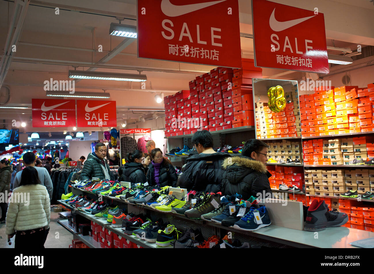 Nike store china fotografías e imágenes de alta resolución - Alamy