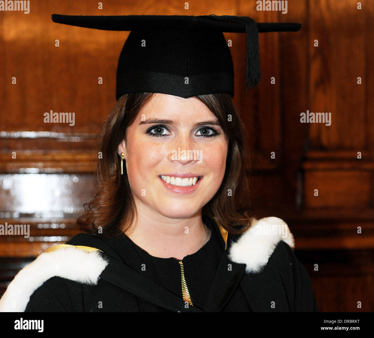 La princesa Eugenie atiende su ceremonia de graduación en la Universidad de  Newcastle en Newcastle, Inglaterra - 11.07.12 Fotografía de stock - Alamy